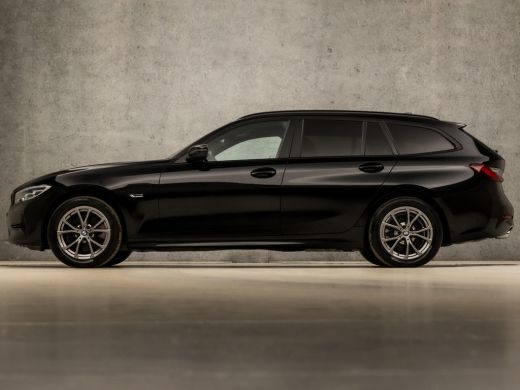 BMW 3 Serie Touring 320e High Executive 204Pk Automaat (APPLE CARPLAY, GROOT NAVI, COGNAC LEDER, TREKHAAK ELE... ActivLease financial lease
