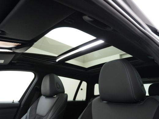 BMW 3 Serie Touring 330e High Executive VAN: &euro;36.900,- VOOR: &euro;32.877,- UW EINDEJAARSVOORDEEL: &euro;4.023,- | M SP... ActivLease financial lease