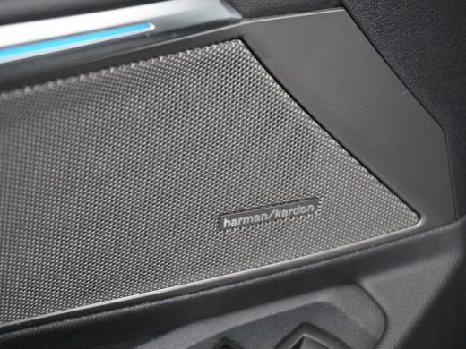 BMW 3 Serie Touring 330e High Executive VAN: &euro;36.900,- VOOR: &euro;32.877,- UW EINDEJAARSVOORDEEL: &euro;4.023,- | M SP... ActivLease financial lease