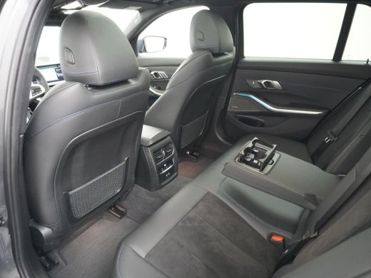BMW 3 Serie Touring 330e High Executive VAN: &euro;36.900,- VOOR: &euro;32.877,- UW EINDEJAARSVOORDEEL: &euro;4.023,- | M SP... ActivLease financial lease
