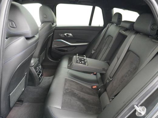 BMW 3 Serie Touring 330e High Executive VAN: &euro;36.900,- VOOR: &euro;32.877,- UW EINDEJAARSVOORDEEL: &euro;4.023,- | M SP... ActivLease financial lease