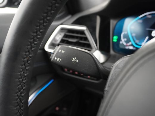 BMW 3 Serie Touring 330e High Executive VAN: &euro;36.900,- VOOR: &euro;32.877,- UW EINDEJAARSVOORDEEL: &euro;4.023,- | M SP... ActivLease financial lease