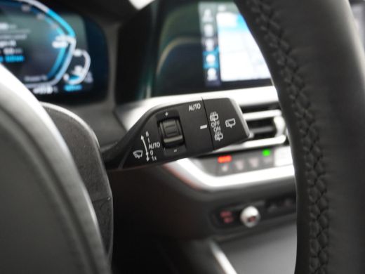 BMW 3 Serie Touring 330e High Executive VAN: &euro;36.900,- VOOR: &euro;32.877,- UW EINDEJAARSVOORDEEL: &euro;4.023,- | M SP... ActivLease financial lease