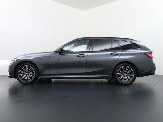 BMW 3 Serie Touring 330e High Executive VAN: &euro;36.900,- VOOR: &euro;32.877,- UW EINDEJAARSVOORDEEL: &euro;4.023,- | M SP... ActivLease financial lease