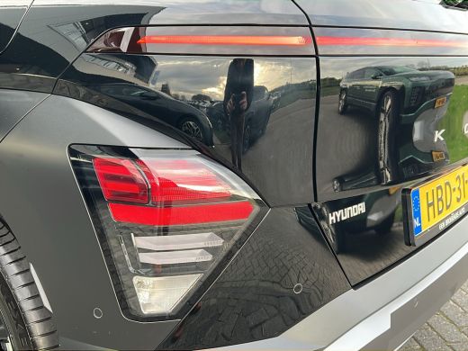 Hyundai Kona 1.6 GDI 141pk HEV Premium | Premium audio | 360 camera | Bestuurdersstoel met geheugen | Adaptive... ActivLease financial lease