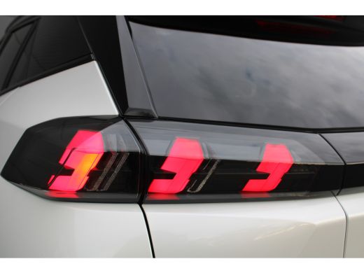 Peugeot 2008 1.2 PureTech GT | Automaat | Navigatie | Camera | Panorama/schuifdak | Full LED | 75.000km | ActivLease financial lease