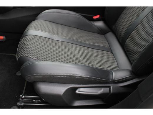 Peugeot 2008 1.2 PureTech GT | Automaat | Navigatie | Camera | Panorama/schuifdak | Full LED | 75.000km | ActivLease financial lease