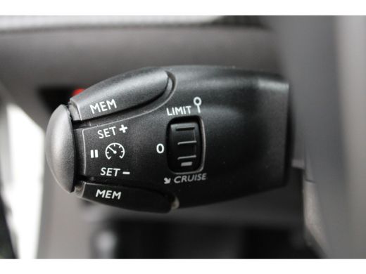 Peugeot 2008 1.2 PureTech GT | Automaat | Navigatie | Camera | Panorama/schuifdak | Full LED | 75.000km | ActivLease financial lease