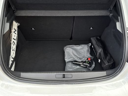 Peugeot 208 1.2 PureTech GT Pack Adaptieve Cruise | Panoramadak! | Automaat | Camera | Trekhaak! | 130PK!! | ... ActivLease financial lease