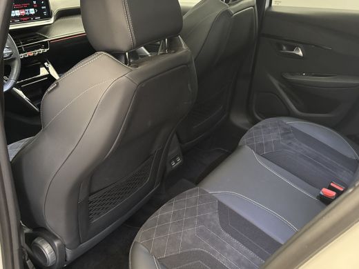 Peugeot 208 1.2 PureTech GT Pack Adaptieve Cruise | Panoramadak! | Automaat | Camera | Trekhaak! | 130PK!! | ... ActivLease financial lease