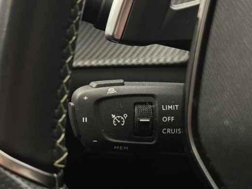 Peugeot 208 1.2 PureTech GT Pack Adaptieve Cruise | Panoramadak! | Automaat | Camera | Trekhaak! | 130PK!! | ... ActivLease financial lease