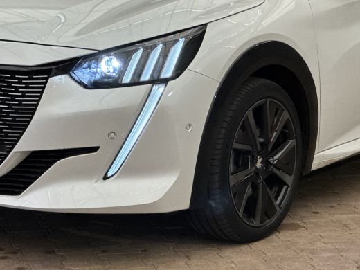 Peugeot 208 1.2 PureTech GT Pack Adaptieve Cruise | Panoramadak! | Automaat | Camera | Trekhaak! | 130PK!! | ... ActivLease financial lease