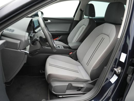 Seat Leon 1.0 eTSI 110 pk DSG Style Business Intense Navigatie Clima Camera Stoelverwarming Parkassist 220 ActivLease financial lease