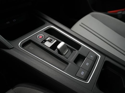 Seat Leon 1.0 eTSI 110 pk DSG Style Business Intense Navigatie Clima Camera Stoelverwarming Parkassist 220 ActivLease financial lease