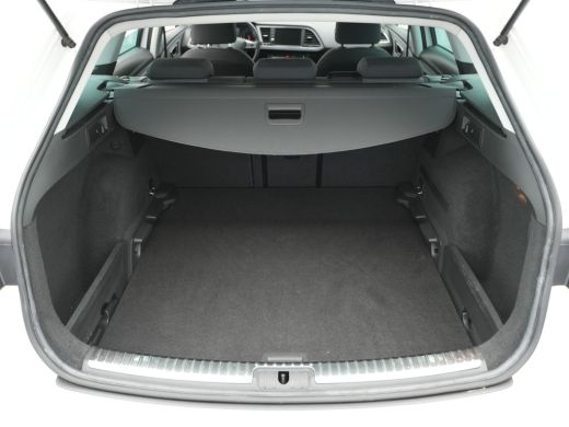 Seat Leon 1.0 TSI 115pk DSG Style Business Intense Navigatie Pdc Clima Privacy glas Keyless 313 ActivLease financial lease