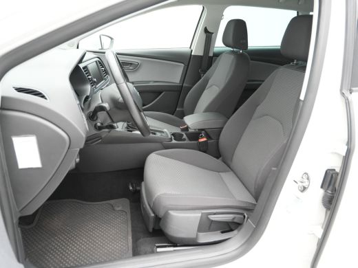 Seat Leon 1.0 TSI 115pk DSG Style Business Intense Navigatie Pdc Clima Privacy glas Keyless 313 ActivLease financial lease