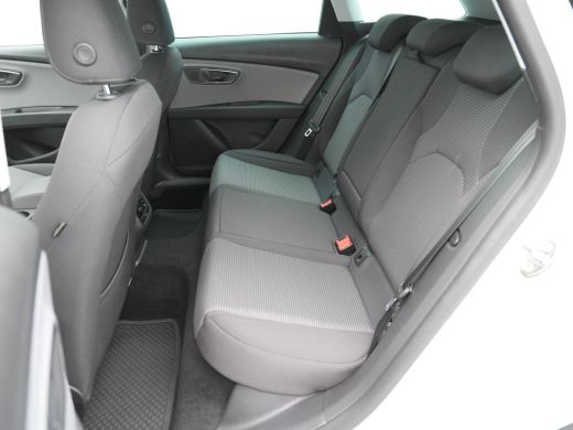 Seat Leon 1.0 TSI 115pk DSG Style Business Intense Navigatie Pdc Clima Privacy glas Keyless 313 ActivLease financial lease