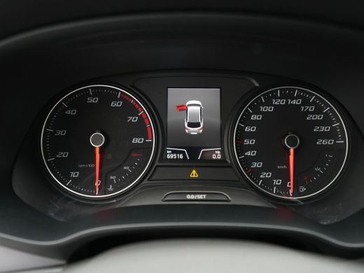 Seat Leon 1.0 TSI 115pk DSG Style Business Intense Navigatie Pdc Clima Privacy glas Keyless 313 ActivLease financial lease