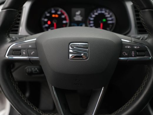 Seat Leon 1.0 TSI 115pk DSG Style Business Intense Navigatie Pdc Clima Privacy glas Keyless 313 ActivLease financial lease