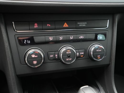 Seat Leon 1.0 TSI 115pk DSG Style Business Intense Navigatie Pdc Clima Privacy glas Keyless 313 ActivLease financial lease