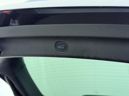 Tesla Model Y RWD 58 kWh AFNEEMBARE TREKHAAK| STOEL/ STUURVERW| AUTOPILOT| RIJKLAARPRIJS INCL. TESLA GARANTIE t... ActivLease financial lease