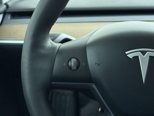 Tesla Model Y RWD 58 kWh AFNEEMBARE TREKHAAK| STOEL/ STUURVERW| AUTOPILOT| RIJKLAARPRIJS INCL. TESLA GARANTIE t... ActivLease financial lease