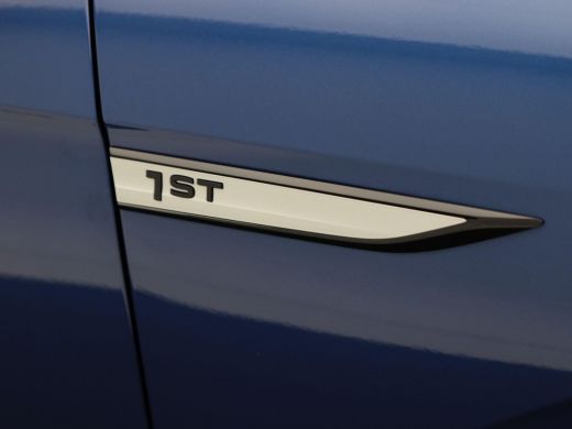 Volkswagen ID.4 First 77 kWh Automaat 205 Pk | Trekhaak | Adaptive Cruise | Camera | CarPlay | Navigatie | LED | ... ActivLease financial lease