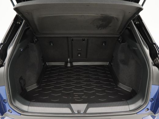 Volkswagen ID.4 First 77 kWh Automaat 205 Pk | Trekhaak | Adaptive Cruise | Camera | CarPlay | Navigatie | LED | ... ActivLease financial lease