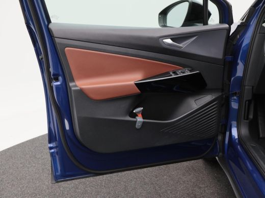 Volkswagen ID.4 First 77 kWh Automaat 205 Pk | Trekhaak | Adaptive Cruise | Camera | CarPlay | Navigatie | LED | ... ActivLease financial lease