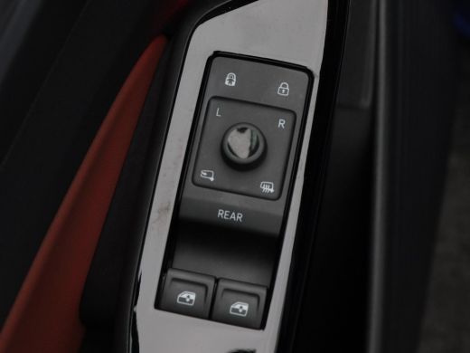 Volkswagen ID.4 First 77 kWh Automaat 205 Pk | Trekhaak | Adaptive Cruise | Camera | CarPlay | Navigatie | LED | ... ActivLease financial lease