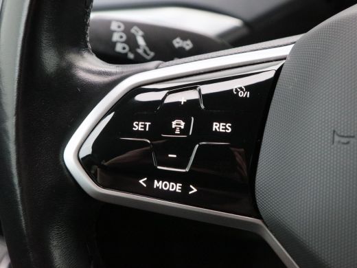 Volkswagen ID.4 First 77 kWh Automaat 205 Pk | Trekhaak | Adaptive Cruise | Camera | CarPlay | Navigatie | LED | ... ActivLease financial lease