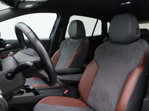 Volkswagen ID.4 First 77 kWh Automaat 205 Pk | Trekhaak | Adaptive Cruise | Camera | CarPlay | Navigatie | LED | ... ActivLease financial lease