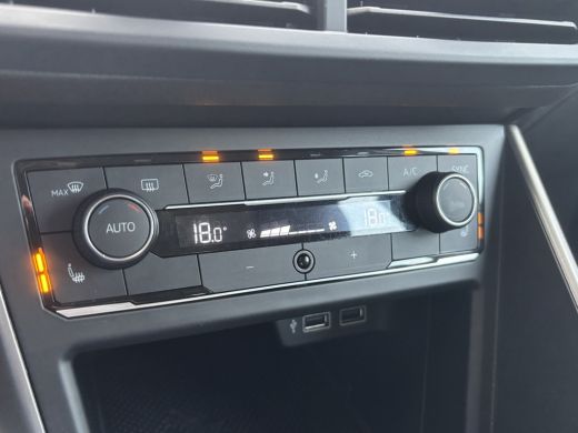 Volkswagen Polo 1.0 TSI Highline Business | Parkeer Sensoren | Stoelverwarming | Navi | Cruise ActivLease financial lease