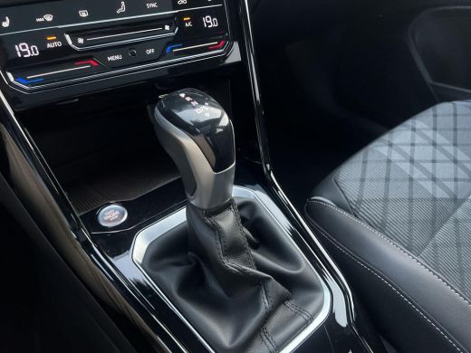 Volkswagen T-Roc 1.5 TSI R-Line Business | Pano | Vol! | | 150Pk | Automaat | ActivLease financial lease