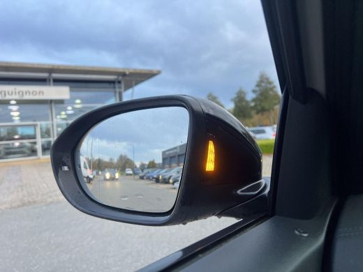 Volkswagen T-Roc 1.5 TSI R-Line Business | Pano | Vol! | | 150Pk | Automaat | ActivLease financial lease