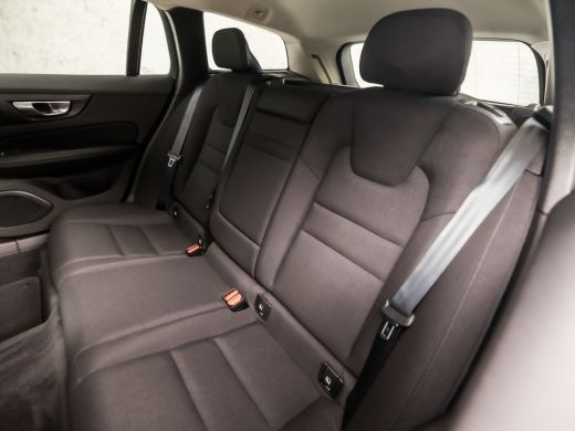 Volvo  V60 2.0 B3 Sport Automaat (APPLE CARPLAY, GROOT NAVI, KEYLESS, ADAPTIVE CRUISE, ELEK SPORTSTOELEN, GE... ActivLease financial lease