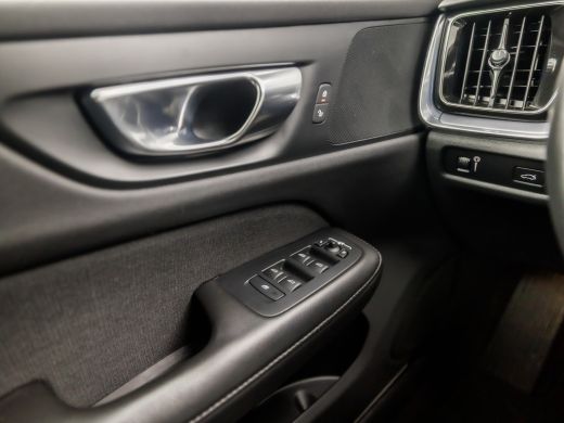 Volvo  V60 2.0 B3 Sport Automaat (APPLE CARPLAY, GROOT NAVI, KEYLESS, ADAPTIVE CRUISE, ELEK SPORTSTOELEN, GE... ActivLease financial lease