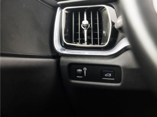 Volvo  V60 2.0 B3 Sport Automaat (APPLE CARPLAY, GROOT NAVI, KEYLESS, ADAPTIVE CRUISE, ELEK SPORTSTOELEN, GE... ActivLease financial lease