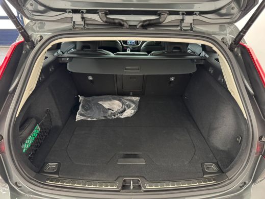 Volvo  V60 T6 Plug-in hybrid AWD Ultra Dark | Achterbank verwarmd | Airco separaat achter | Apple Carplay/An... ActivLease financial lease