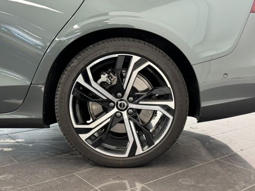 Volvo  V60 T6 Plug-in hybrid AWD Ultra Dark | Achterbank verwarmd | Airco separaat achter | Apple Carplay/An... ActivLease financial lease