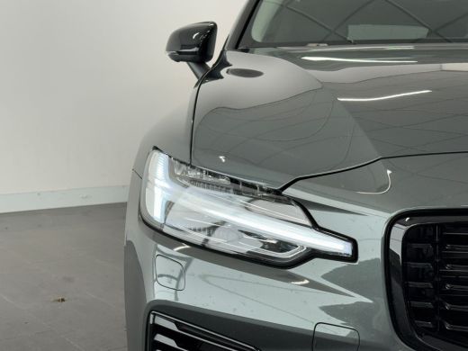 Volvo  V60 T6 Plug-in hybrid AWD Ultra Dark | Achterbank verwarmd | Airco separaat achter | Apple Carplay/An... ActivLease financial lease