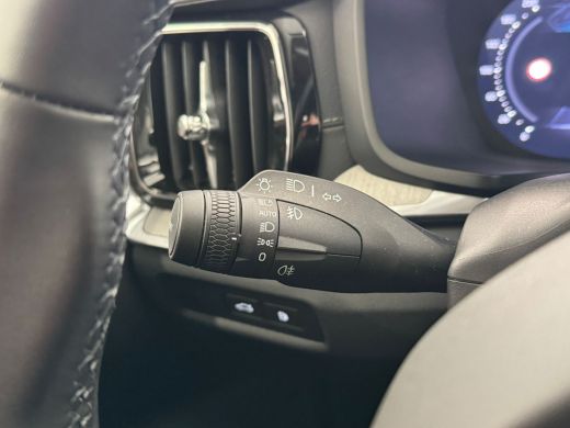 Volvo  V60 T6 Plug-in hybrid AWD Ultra Dark | Achterbank verwarmd | Airco separaat achter | Apple Carplay/An... ActivLease financial lease