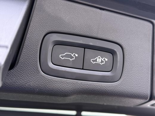 Volvo  XC60 2.0 T6 Plug-in hybrid AWD Inscription Expression VAN: 41.900,- VOOR: 37770,- UW EINDEJAARSVOORDEE... ActivLease financial lease