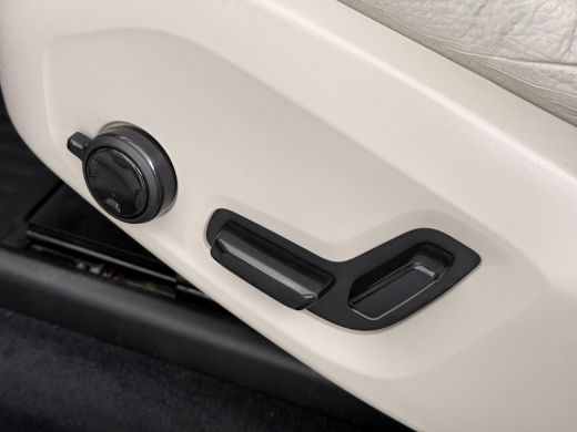 Volvo  XC60 2.0 T6 Plug-in hybrid AWD Inscription Expression VAN: 41.900,- VOOR: 37770,- UW EINDEJAARSVOORDEE... ActivLease financial lease