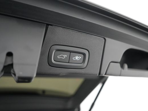 Volvo  XC60 2.0 T6 Plug-in hybrid AWD Plus Dark | Luchtvering | Panoramadak | Leder | Elek stoel | Camera ActivLease financial lease