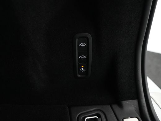 Volvo  XC60 2.0 T6 Plug-in hybrid AWD Plus Dark | Luchtvering | Panoramadak | Leder | Elek stoel | Camera ActivLease financial lease