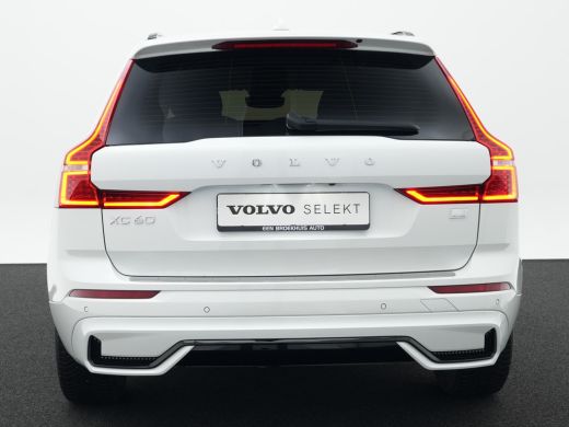 Volvo  XC60 2.0 T6 Plug-in hybrid AWD Plus Dark | Luchtvering | Panoramadak | Leder | Elek stoel | Camera ActivLease financial lease