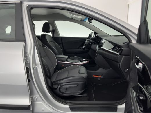 Kia e-Niro DynamicLine 64 kWh [ 3-Fase ] { SOH-100% } (INCL-BTW) Aut. *LEATHER-FABRIC | NAVI-FULLMAP | AMBIE... ActivLease financial lease