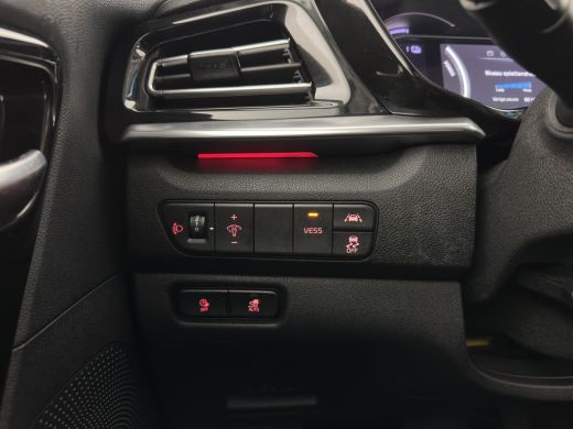 Kia e-Niro DynamicLine 64 kWh [ 3-Fase ] { SOH-100% } (INCL-BTW) Aut. *LEATHER-FABRIC | NAVI-FULLMAP | AMBIE... ActivLease financial lease