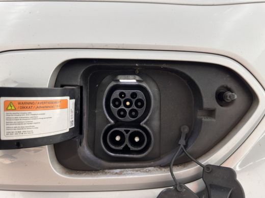 Kia e-Niro DynamicLine 64 kWh [ 3-Fase ] { SOH-100% } (INCL-BTW) Aut. *LEATHER-FABRIC | NAVI-FULLMAP | AMBIE... ActivLease financial lease